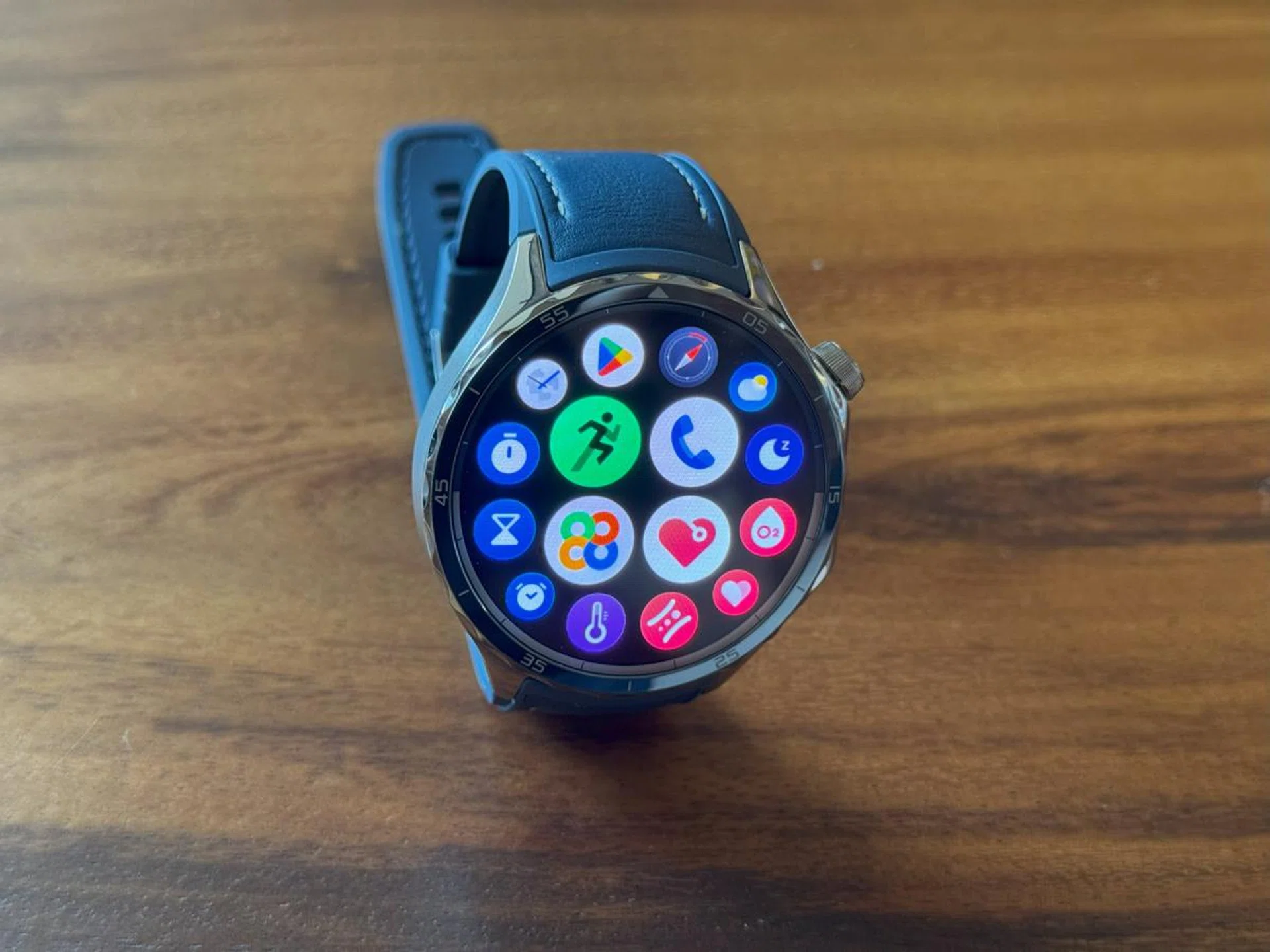 An extremely capable full-featured Wear OS smartwatch with exceptional battery life. Photo: HWZ