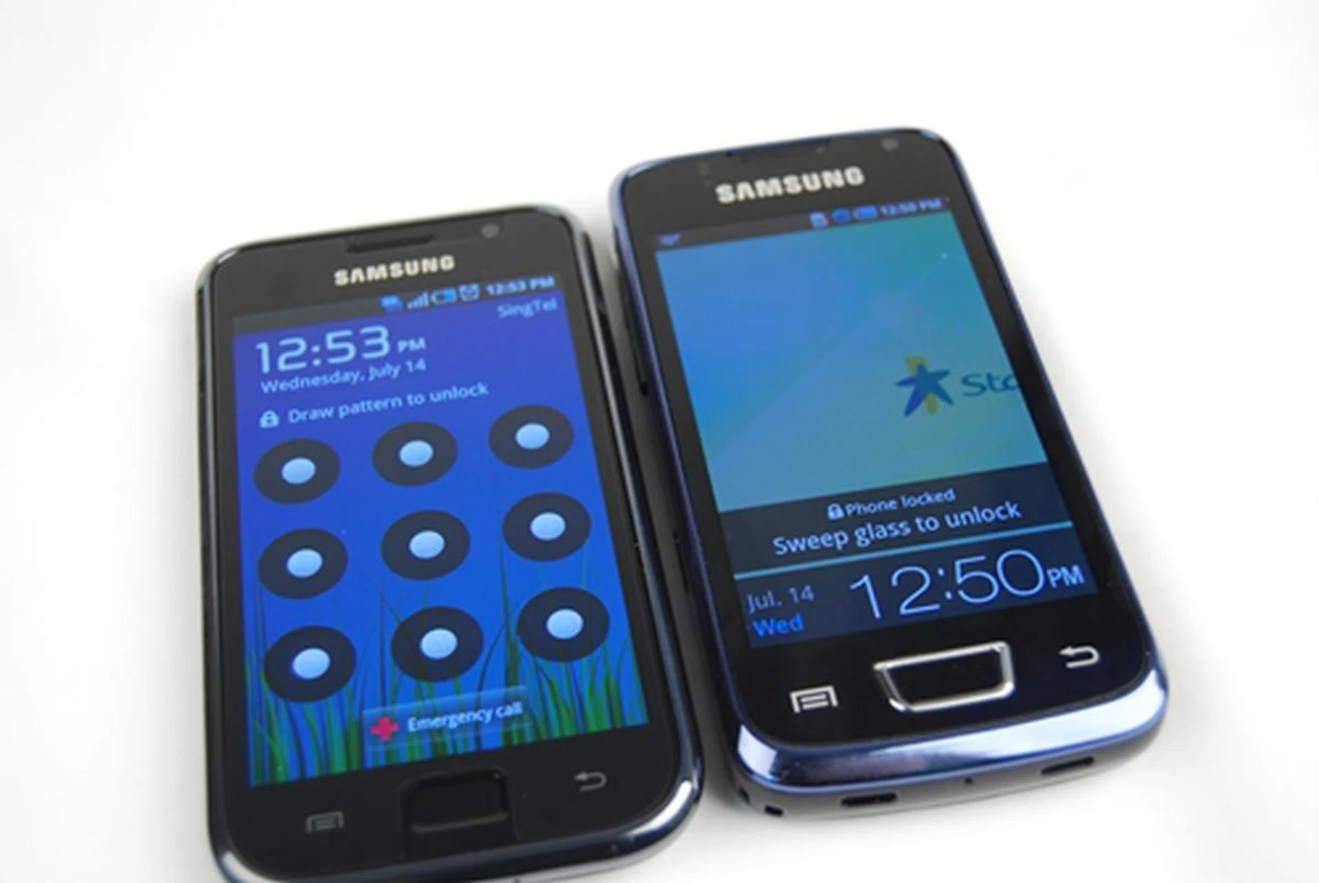 What is smaller on the Samsung Galaxy Beam is however, its 3.7-inch WVGA Super AMOLED screen. The Galaxy S sports a wider and larger 4-inch screen.