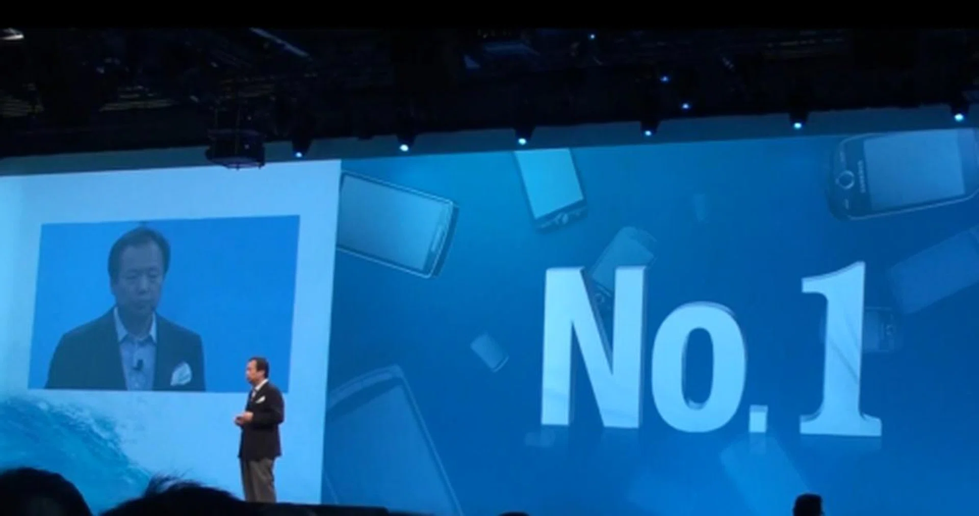 Mr. JK Shin said that despite the economic recession in 2009, Samsung had tremendous growth of 16% as it became no 1 in full touch screen phone.