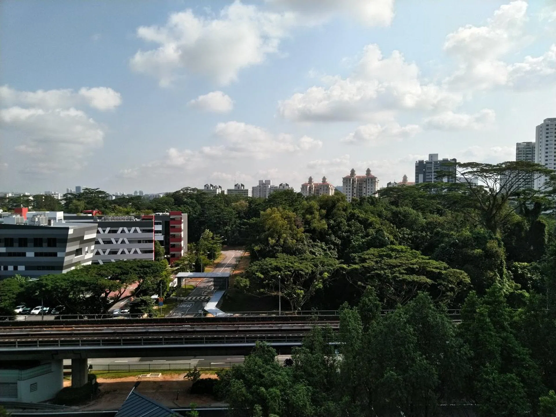 Main 16-megapixel camera.