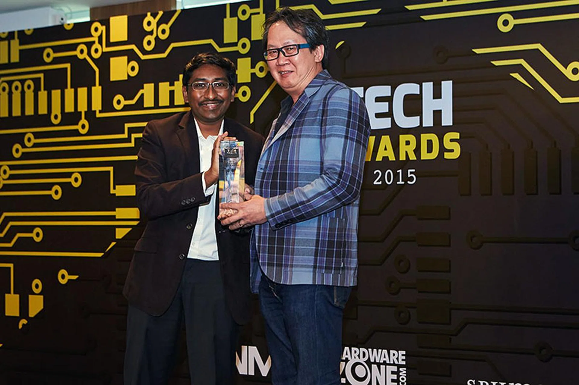 The Lenco PlayLink 6 is the winner of our Best Multi-room Audio System category. Accepting the award is Mr. Harris Tay, Managing Director for Orange Communications, which is the exclusive distributor for Lenco in Singapore.
