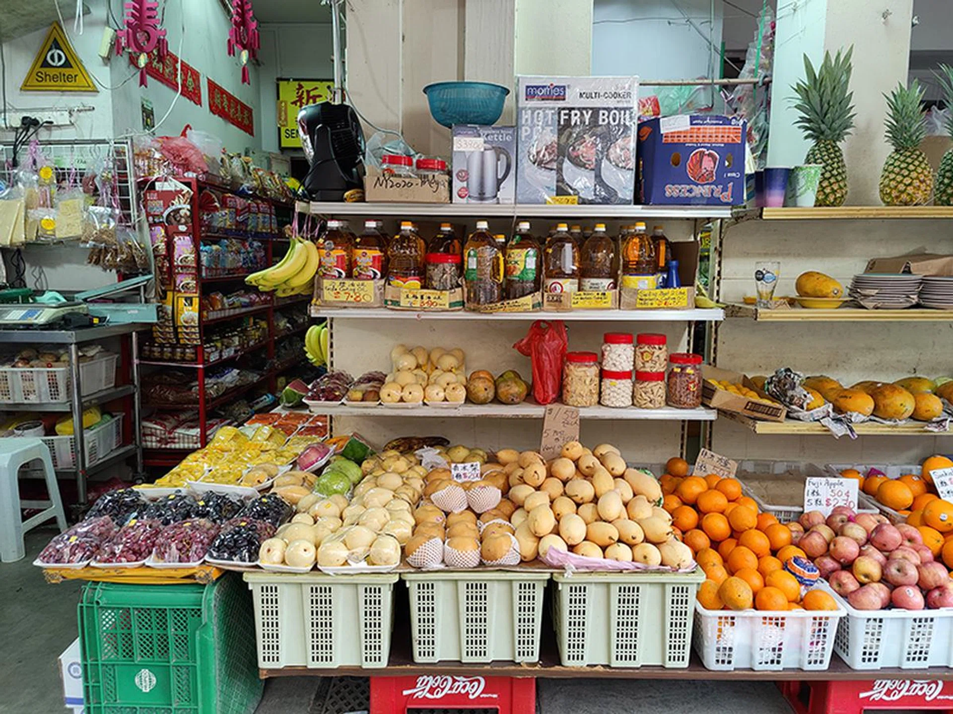 A provision shop's outdoor display of groceries is an ideal, natural scenario for testing the colour and detail reproduction of any smartphone's photo-taking capabilities.