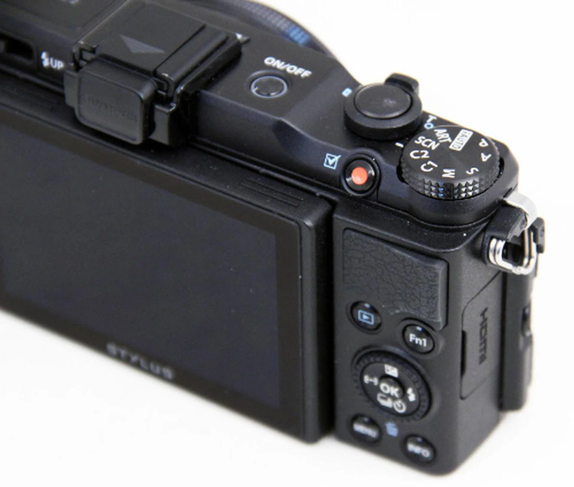 There's a nicely-placed thumb rest on the rear, though we wished we could say the same for the awkward placement of the video record button.