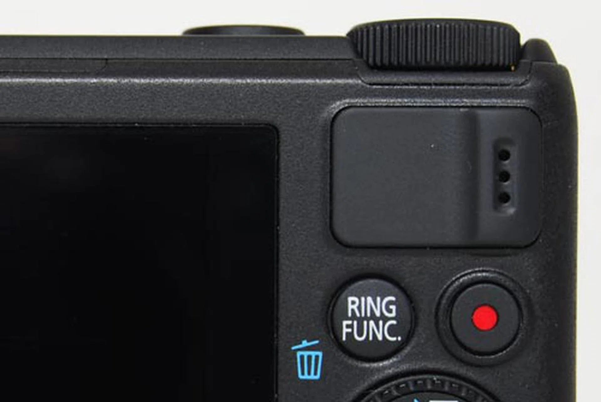 The thumb-rest, which disappeared inexplicably from the S95, makes a welcome comeback in the S100.