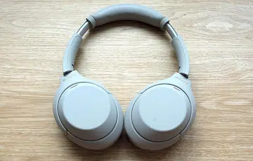 The WH-1000XM4 is Sony's fourth generation flagship wireless headphone with active noise-cancellation.