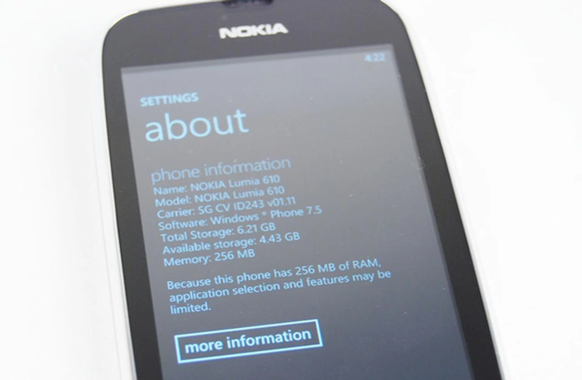 Users have to also take note of the limited 8GB internal storage on the Lumia 610. With no memory card slot, you have to rely on the free 25GB SkyDrive account for storing some of your less often used files or those that are excessively large.