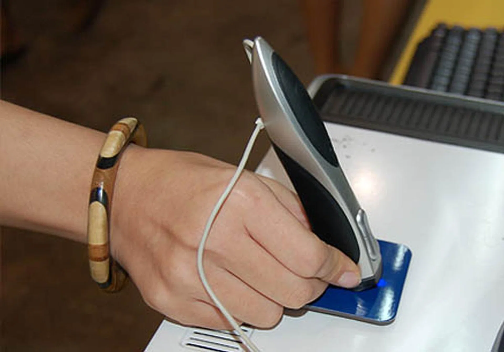 Spotted in a corner was a funky V-Mouse from V-Fear that works on any surface including your jeans. This pen-like device would make using laptops on planes so much easier and is a steal at S$38.