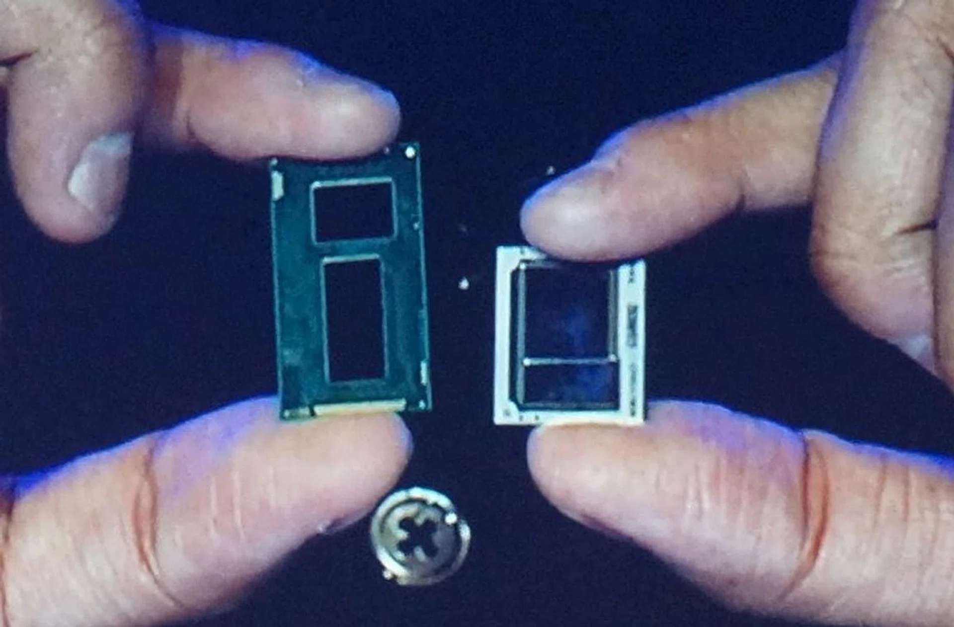 Left: Broadwell Core M package, Right: Skylake Core M package.