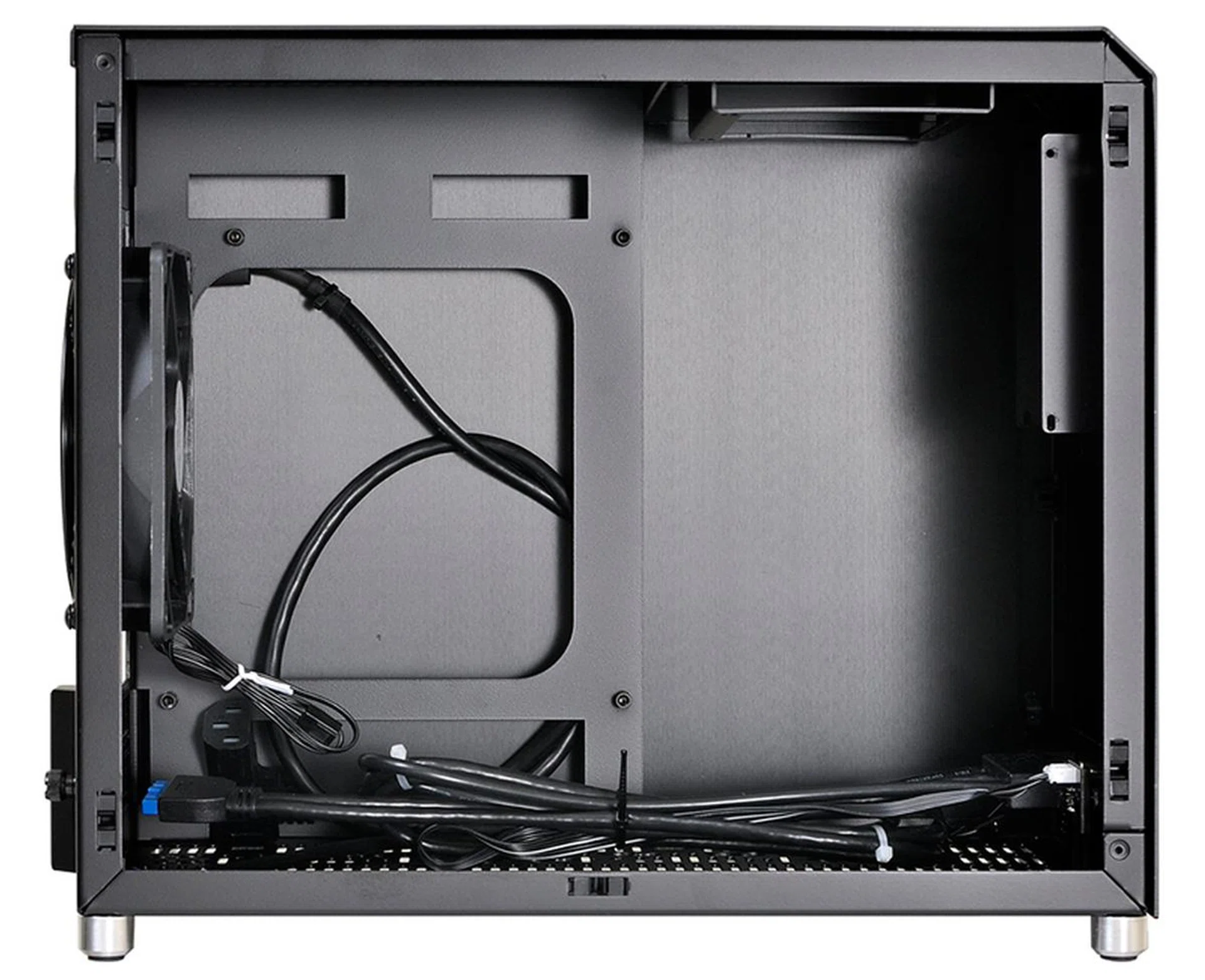 Lian-Li PC-Q10 interior