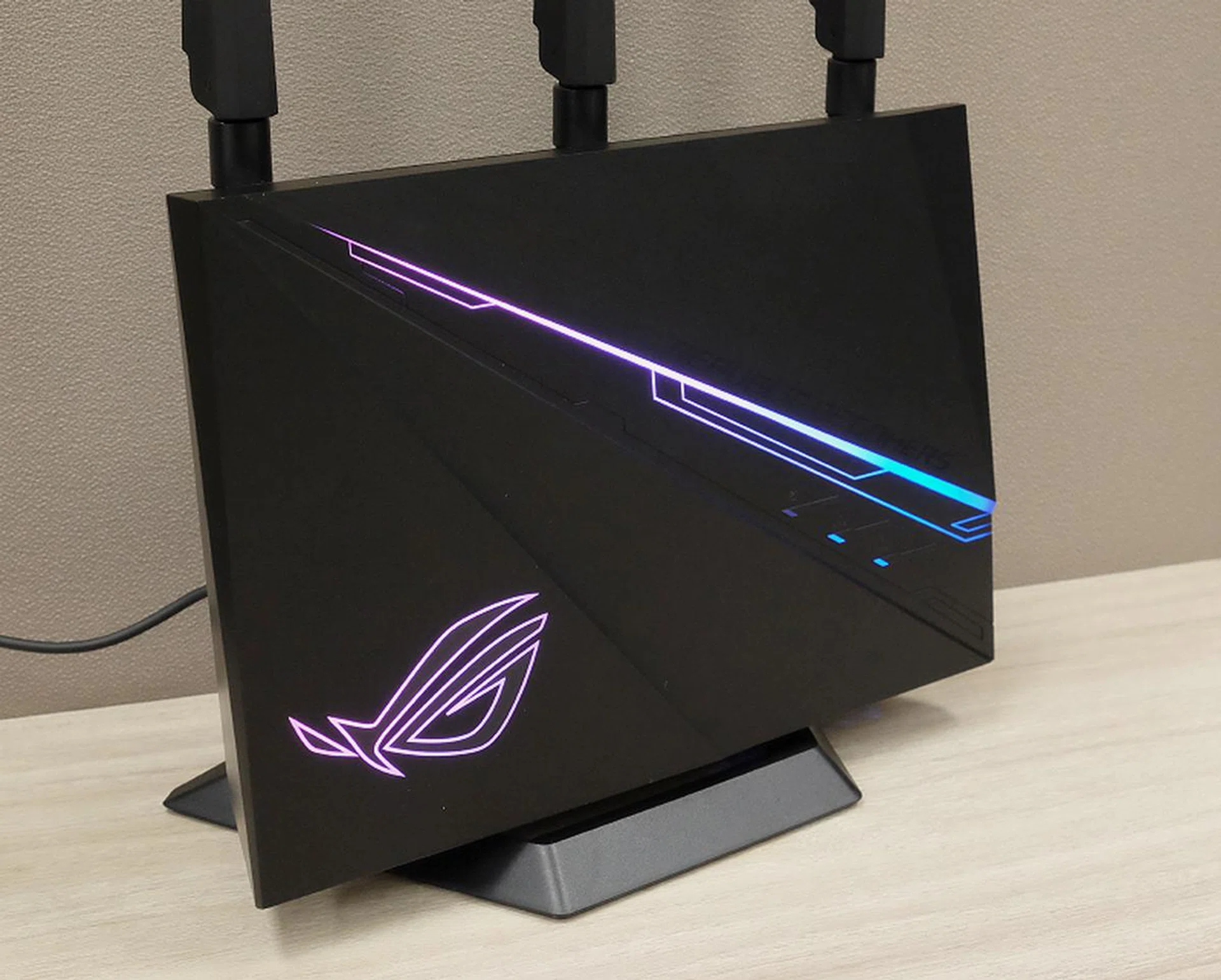 If you like RGB lighting in your gear, you'll love the ROG Rapture GT-AC2900.