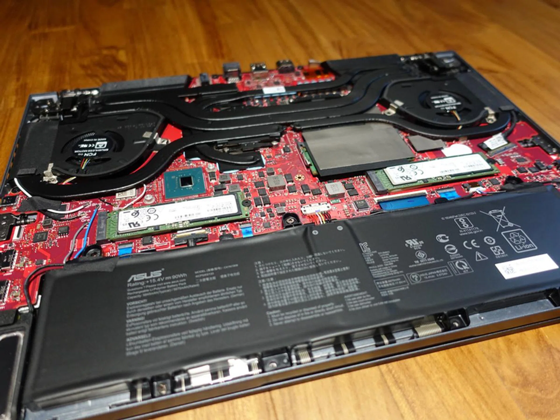 The ROG Zephyrus Duo 15 comes with a huge 90Wh battery pack. Also, note the two 1TB NVMe M.2 SSDs in this photo.