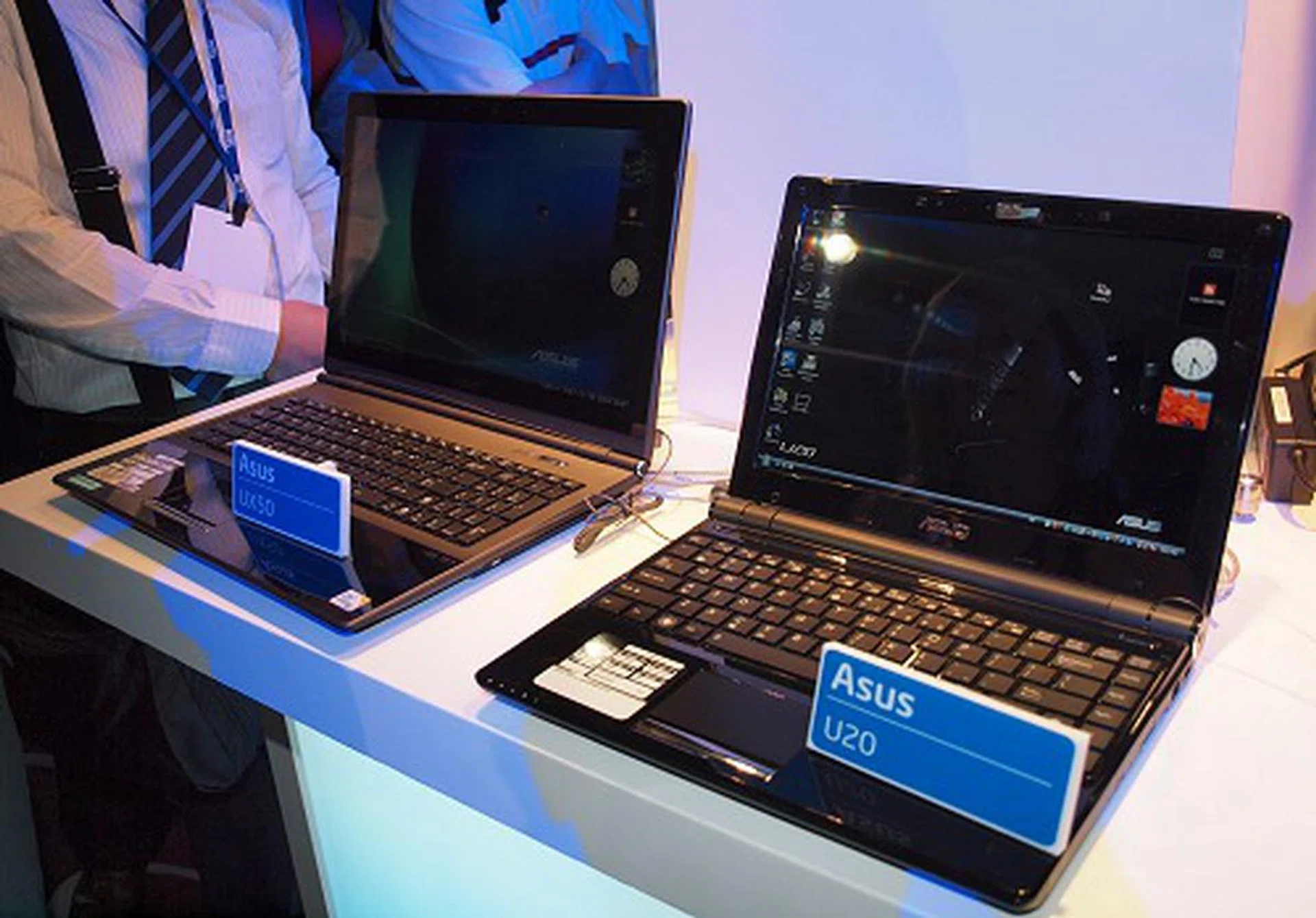 Here's a pair from ASUS' latest U series, the UX50 on the left and the U20 on the right.  