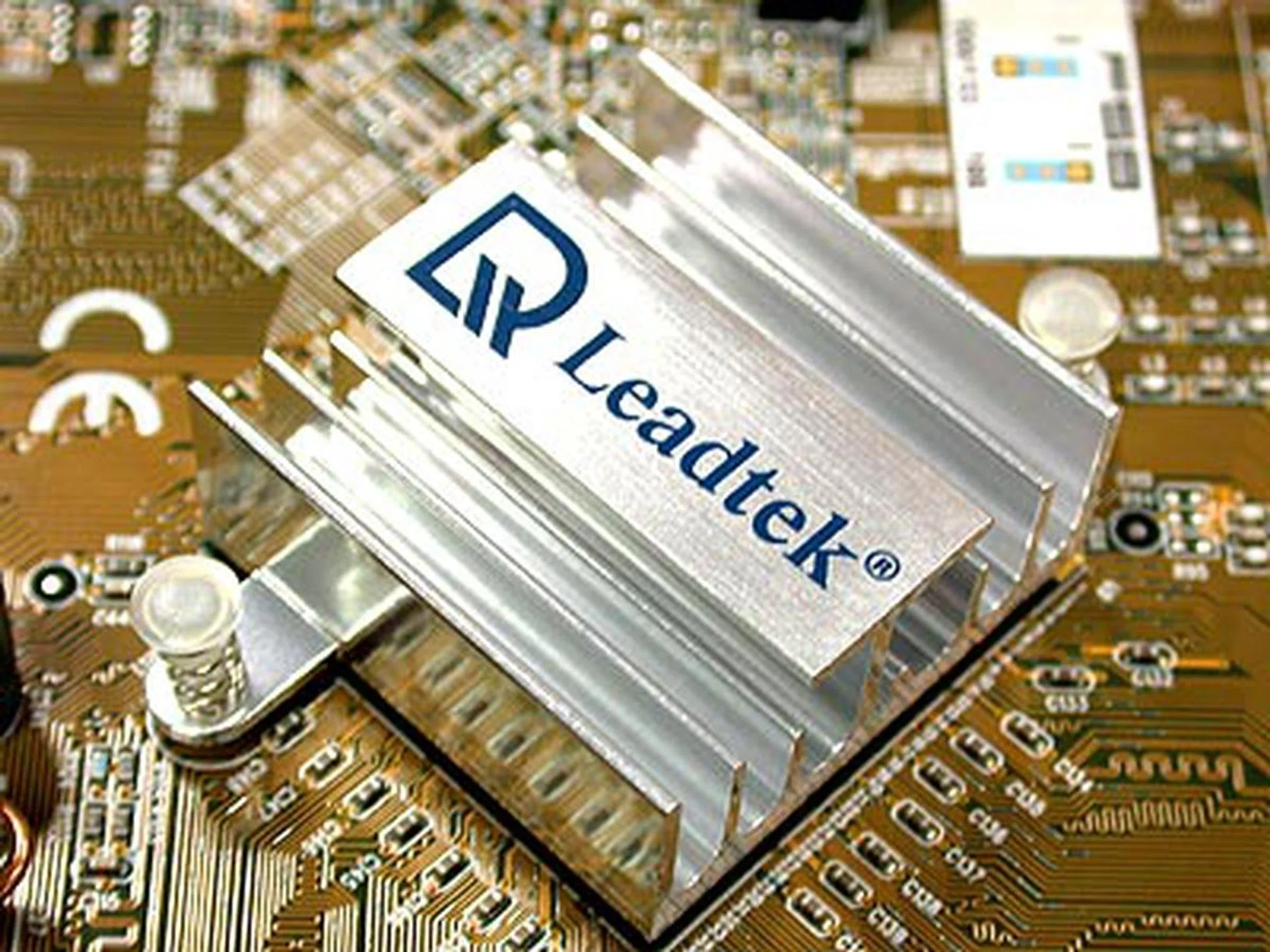 Our first experience with an nForce 2 came from Leadtek. Beneath this passive heatsink is the nForce 2-SPP NorthBridge. 