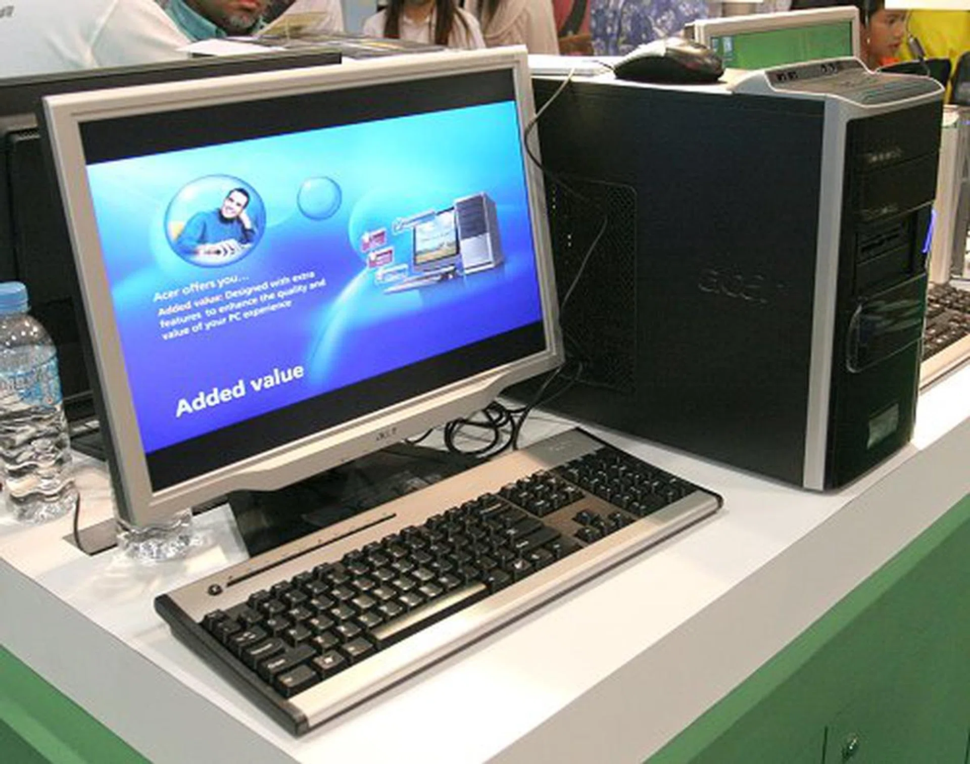  The Acer Aspire M5630 tops Acer's multimedia PC category by featuring an Intel Core 2 Quad processor Q6600 (2.4GHz with 8MB L2 cache). What you'll get for $2,199 are a 500GB SATA HDD, nVidia GeForce 8400, 2GB DDR2 RAM, DVD Super Multi Double Layer, a 9-in-1 card reader, a 22-inch LCD, and speakers & subwoofer. You'll also get a $50 shopping voucher.  