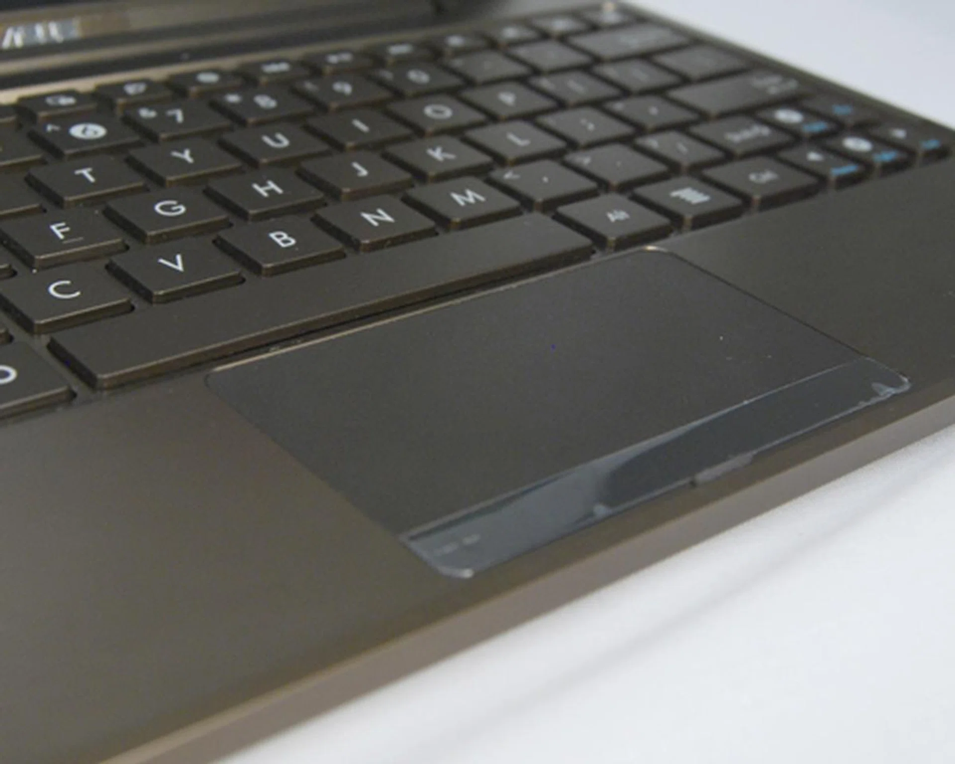 The track pad takes some getting used to, and during our time with the dock, we preferred to use a USB mouse over it.