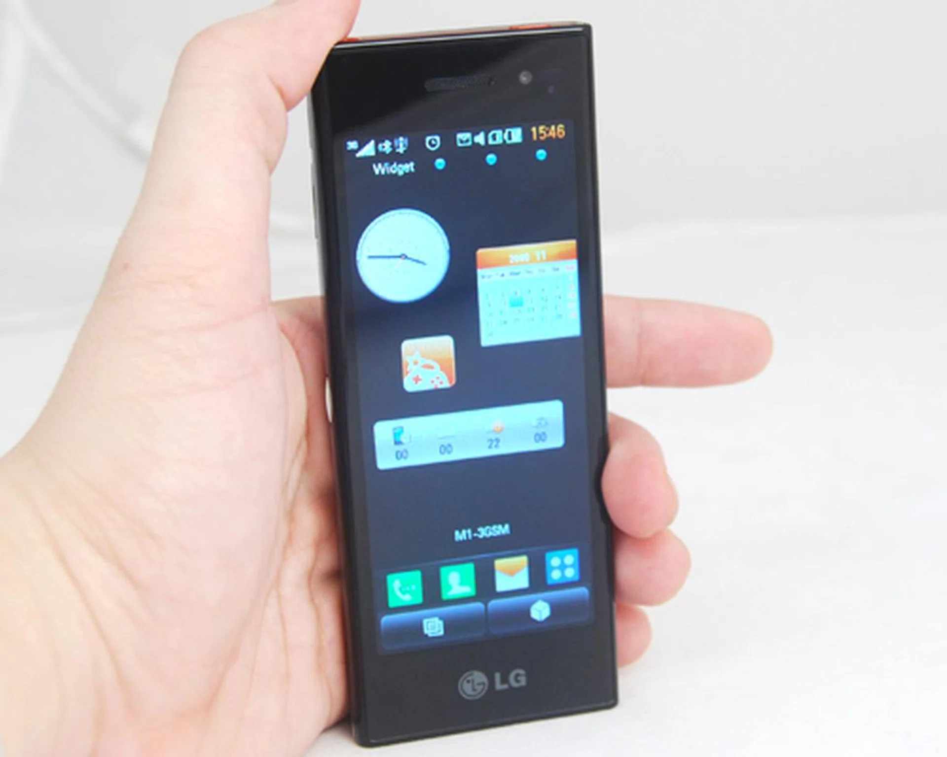 Flicking left or right will bring you to the next home screen. And you'll spend most of your time either on this Widget page here...