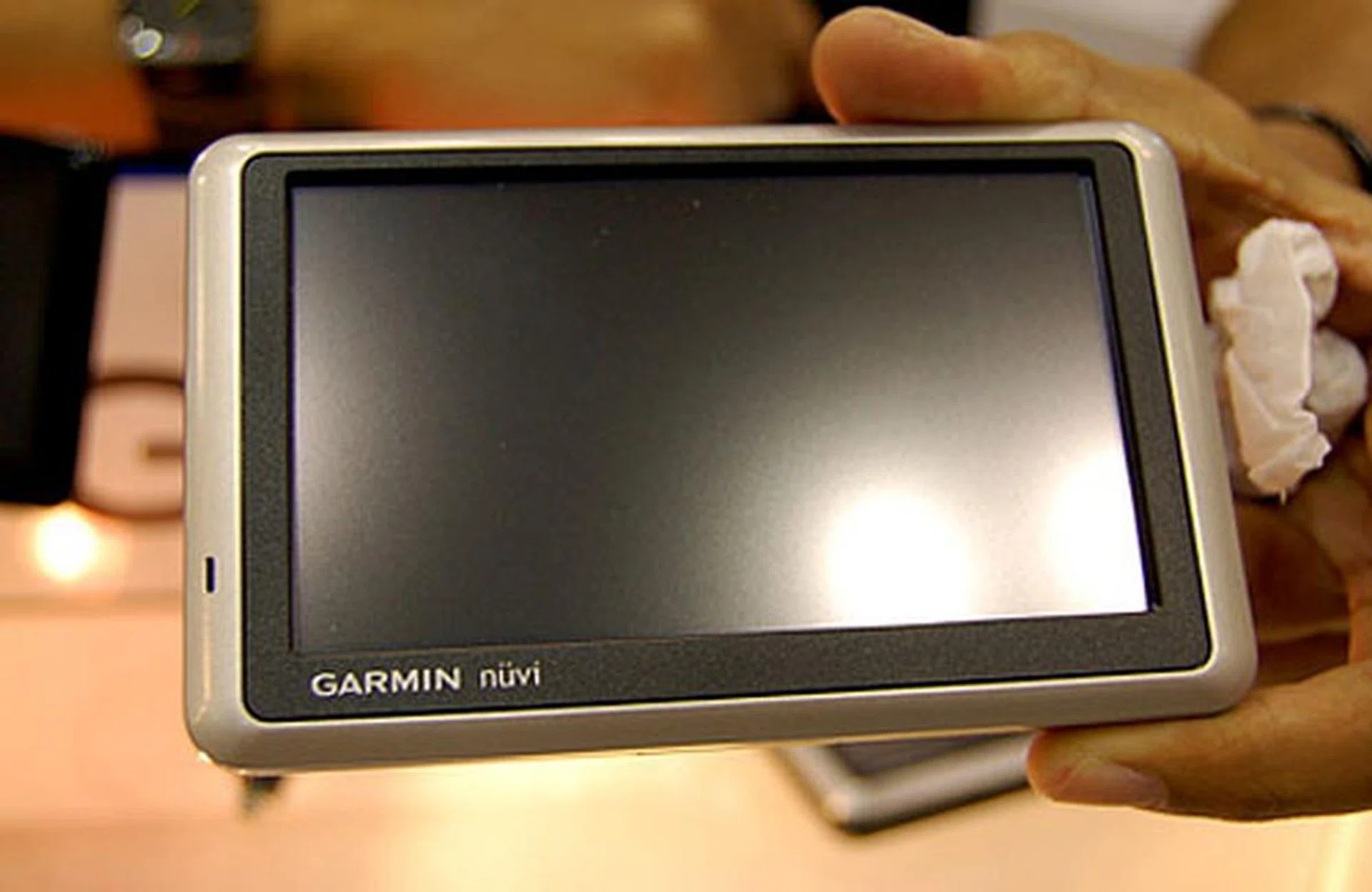 The 4.3-inch nuvi 1350 features 3D icons with larger fonts. Again, there's the same choice of three free gifts. It costs $329 without TMC and $379 with.