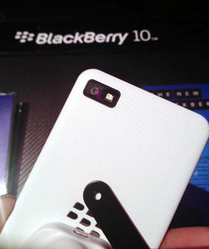 The Z10 comes with a plastic textured back that makes the phone easy to hold. We were hoping for it to come with a brushed metallic surface instead, based on the official photos. 