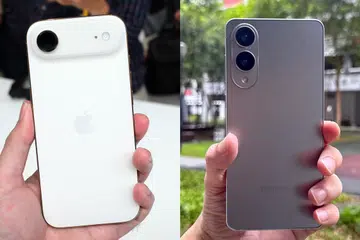 Apple iPhone Air versus Samsung Galaxy S25 Edge.