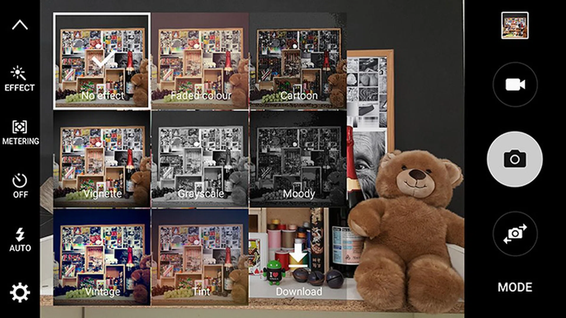 A full range of picture effects are available for use in both Pro and Auto modes.