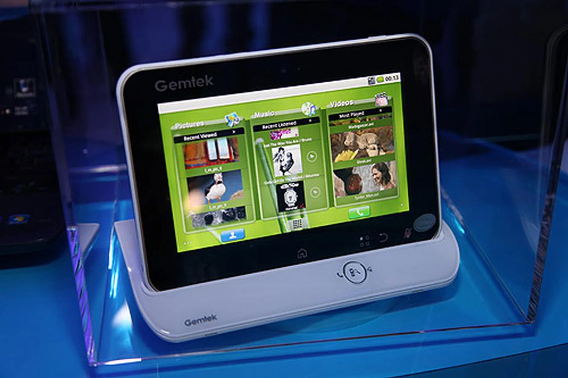A Gemtek entertainment tablet based on the Intel Oak Trail.