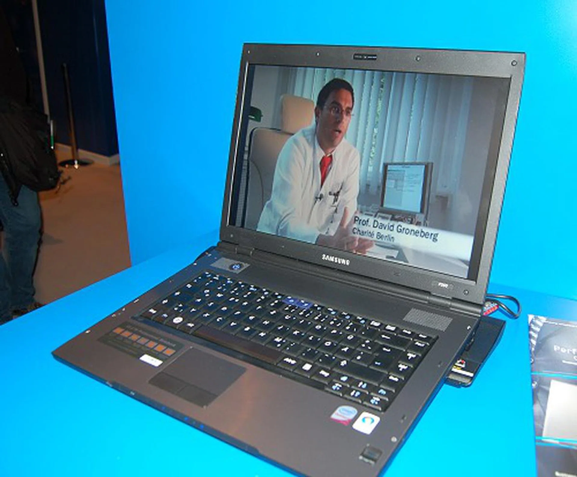  For a larger and more powerful notebook, Samsung has this smart looking office laptop, the P560-Pro. It is a 15.4-inch notebook with a matt screen and is based on the Centrino 2 platform.  