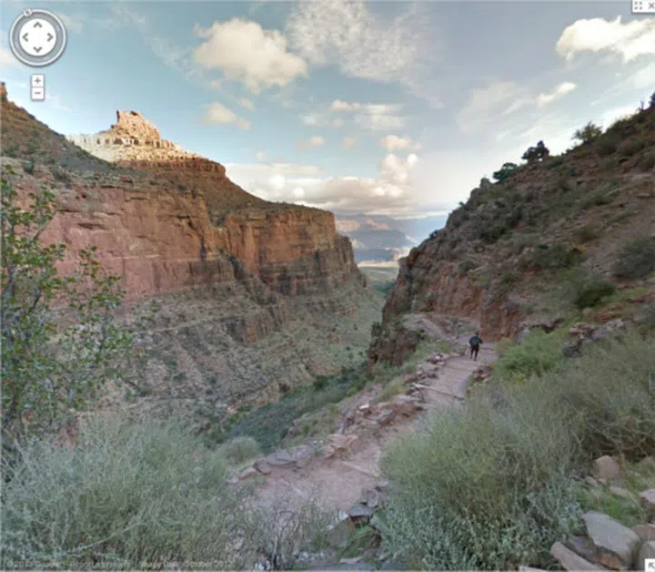 A breathtaking 360-degree view from the famous Bright Angel Trail
