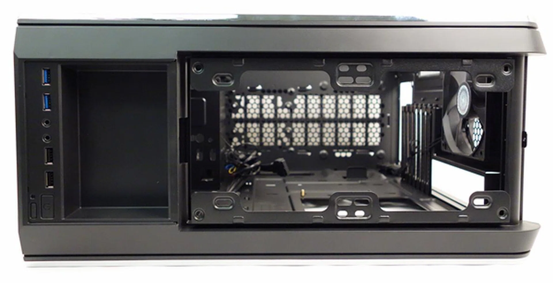 A top-down view of the CM 690 III, with its top cover removed.