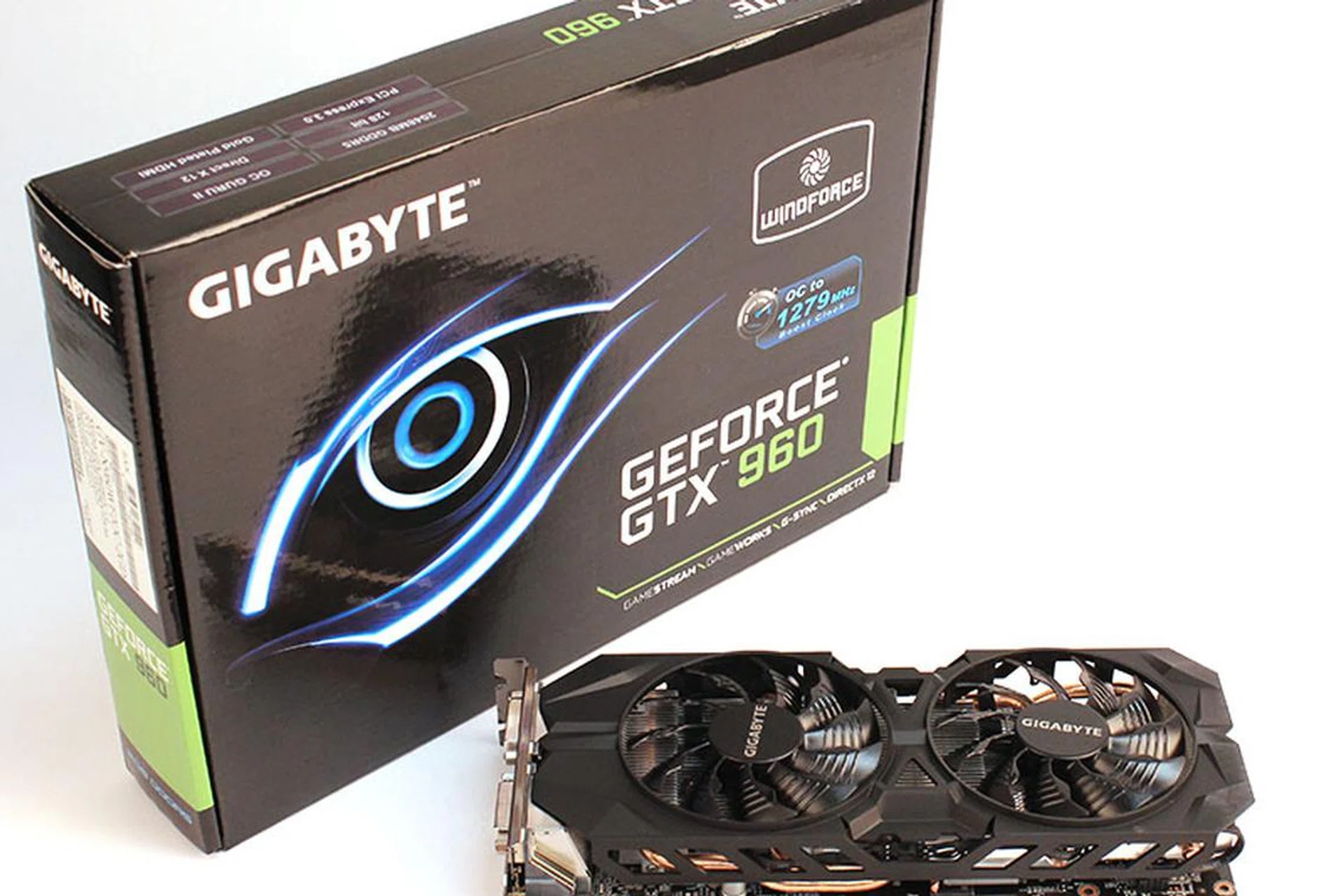 At first glance, the Gigabyte GeForce GTX 960 Windforce 2X OC 2GB already looks like the smaller sibling of the triple-fan GeForce GTX 960 G1 Gaming.