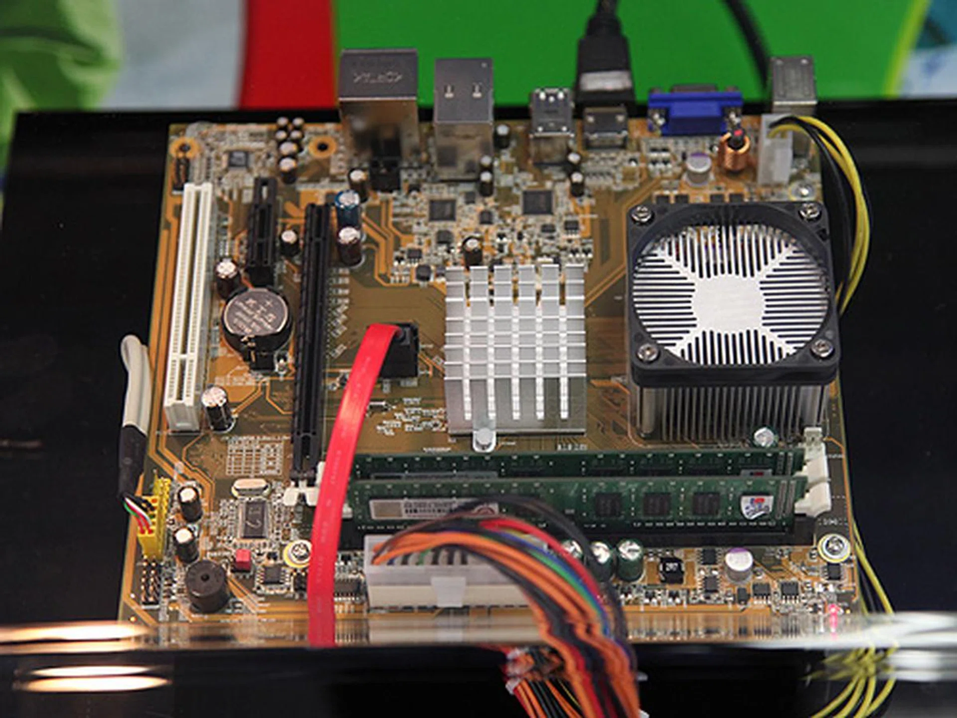 The VIA QuadCore running in a micro-ATX motherboard using nothing but a passive heatsink. It's scorching hot to the touch and we find it hard to keep our fingers on the heatsink for more than 3 seconds.