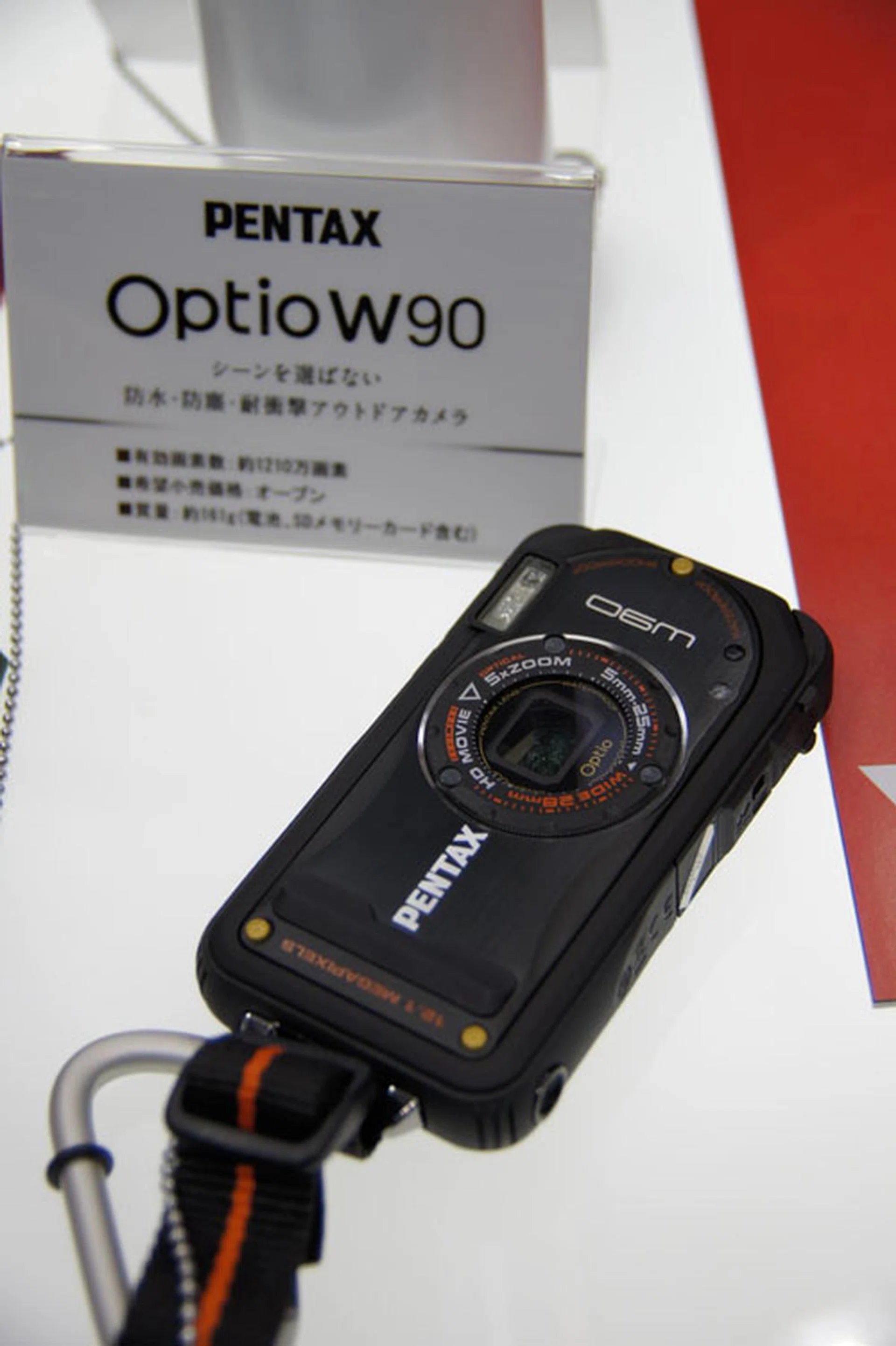 The Pentax Optio W90 looks tougher than James Bond and Predator combined. Its rugged body is designed to be dustproof, waterproof up to 6 meters, coldproof down to -10 degrees Celsius and shock-resistant for drops of up to 1.2 meters.