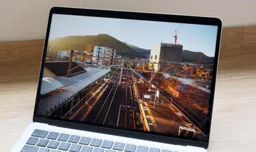 Apple currently uses IPS LCD display panels for the MacBook Air lineup. Photo: HWZ
