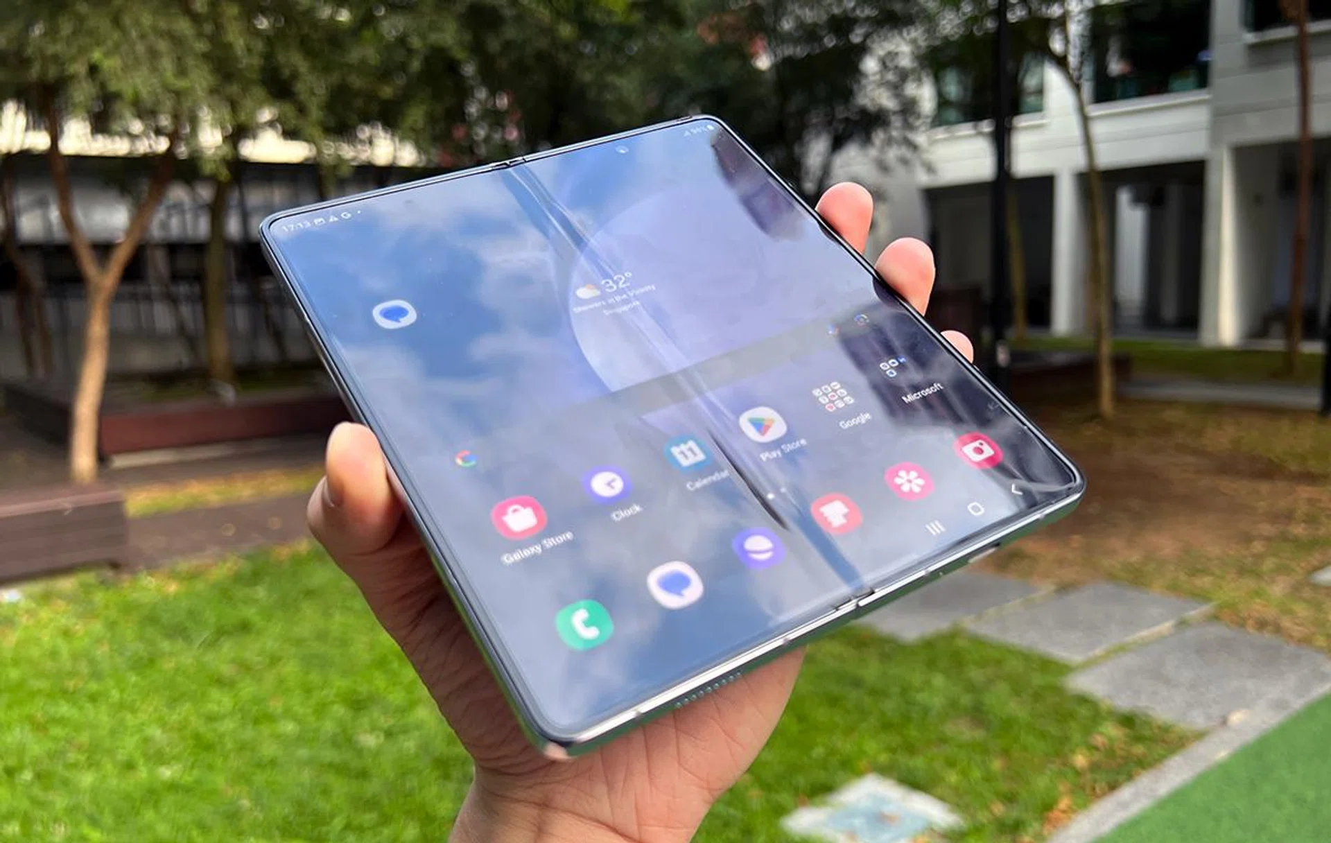 Samsung's should've really done something about the crease, given it had several generations to get it right.