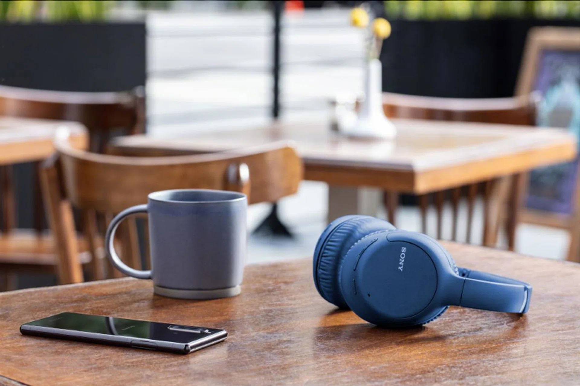 The Sony WH-CH710N is also available in blue. (Image source: Sony)