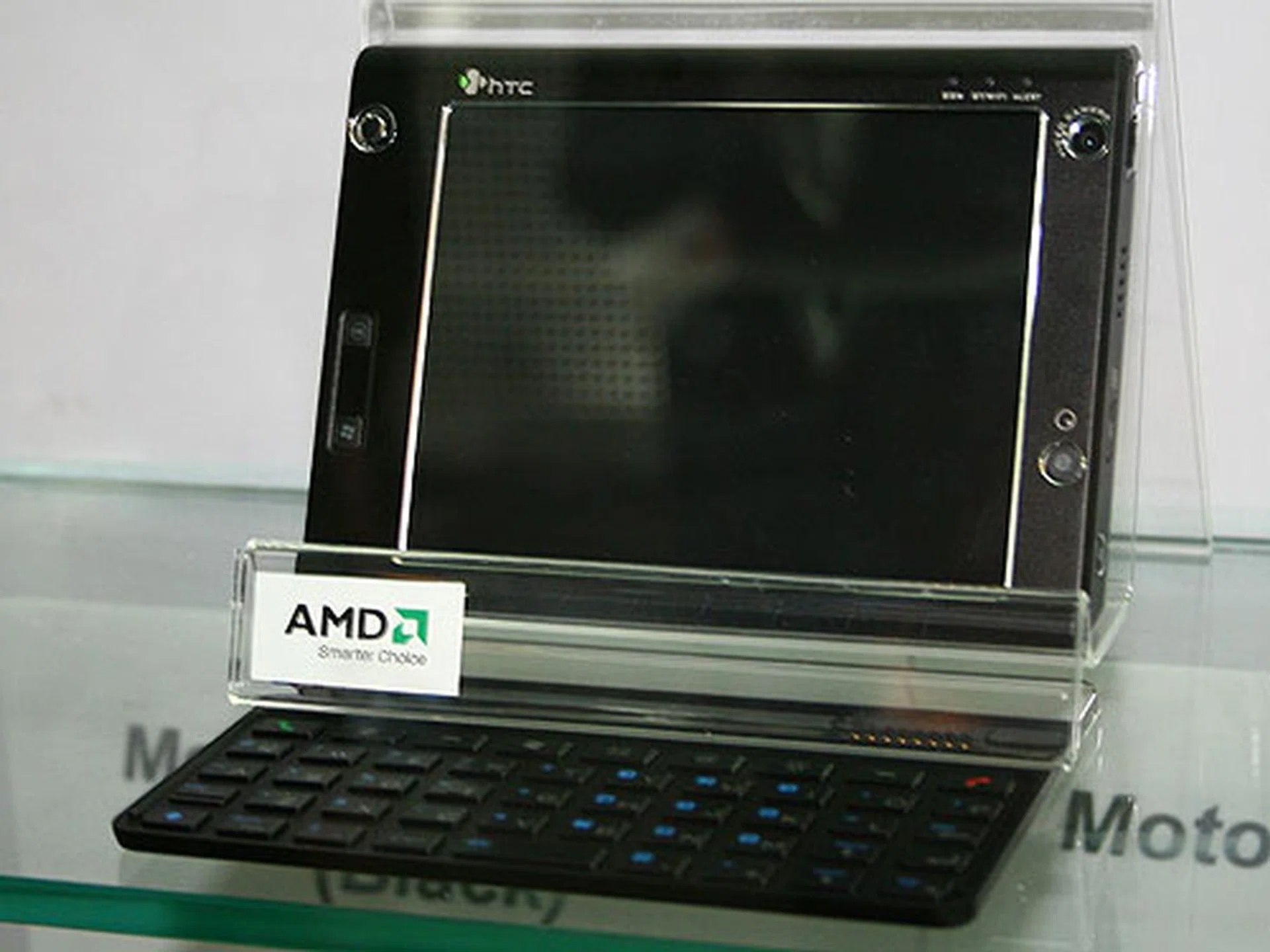  Besides UMPC, AMD also has its interest vested in video processing for mobile devices as well. This particular HTC Advantage device uses an AMD Imageon processor for its display.  