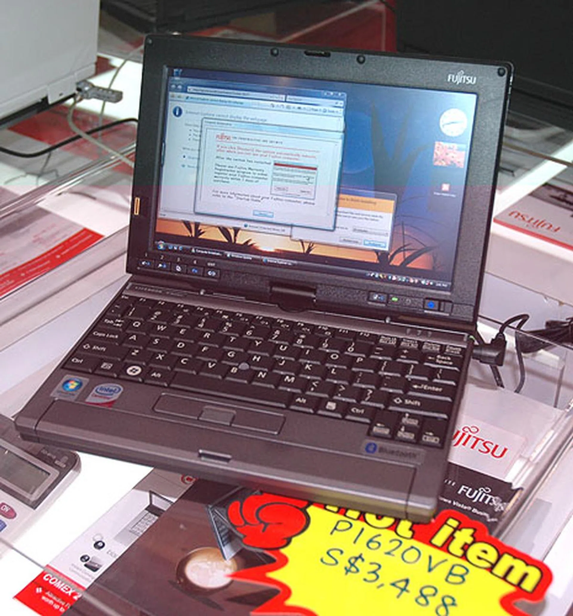  Another very portable device is the 8.9-inch LifeBook P1620VB which has a ULV Core 2 Duo processor (1.2GHz) and 1GB of DDR2 RAM and is going for S$3,488.  