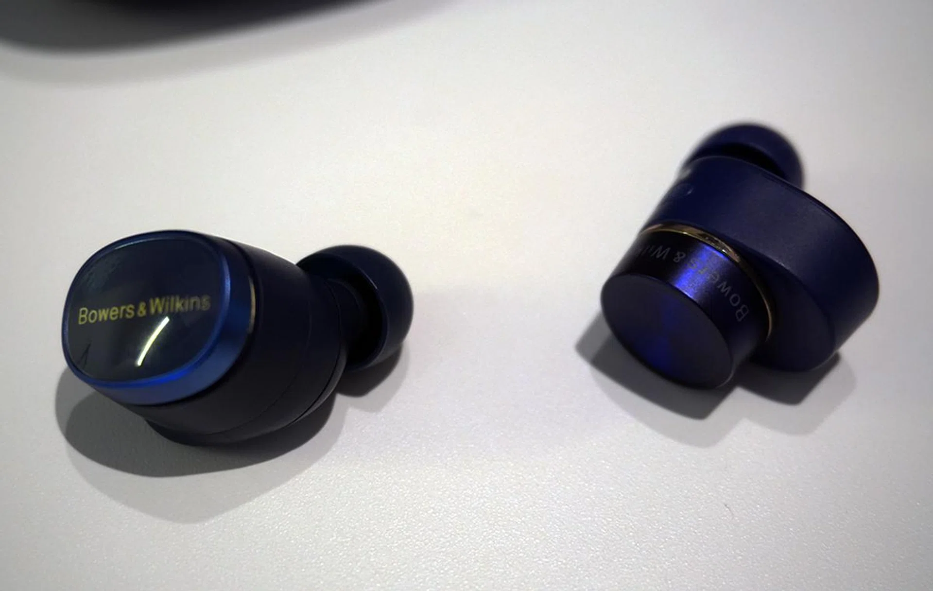 The touch interface now covers the entire top of the earbuds. Photo: HWZ