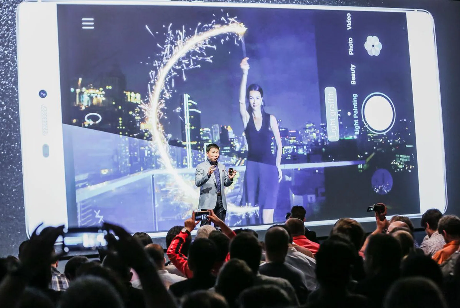 Huawei Consumer Business Group CEO, Richard Yu, showing off the P8's Light Painting feature.