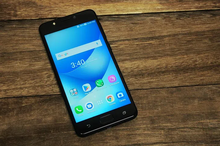 The ASUS ZenFone 4 Max.