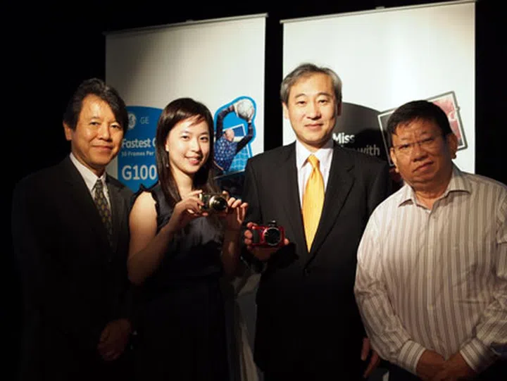 Hiroshi Seki (second from right), President & C.O.O., General Imaging (Asia) with his team from General Imaging headquarters in Hong Kong, and Patrick Peng (far right), CEO of C2O Corporation which will be distributing GE's cameras in Singapore.