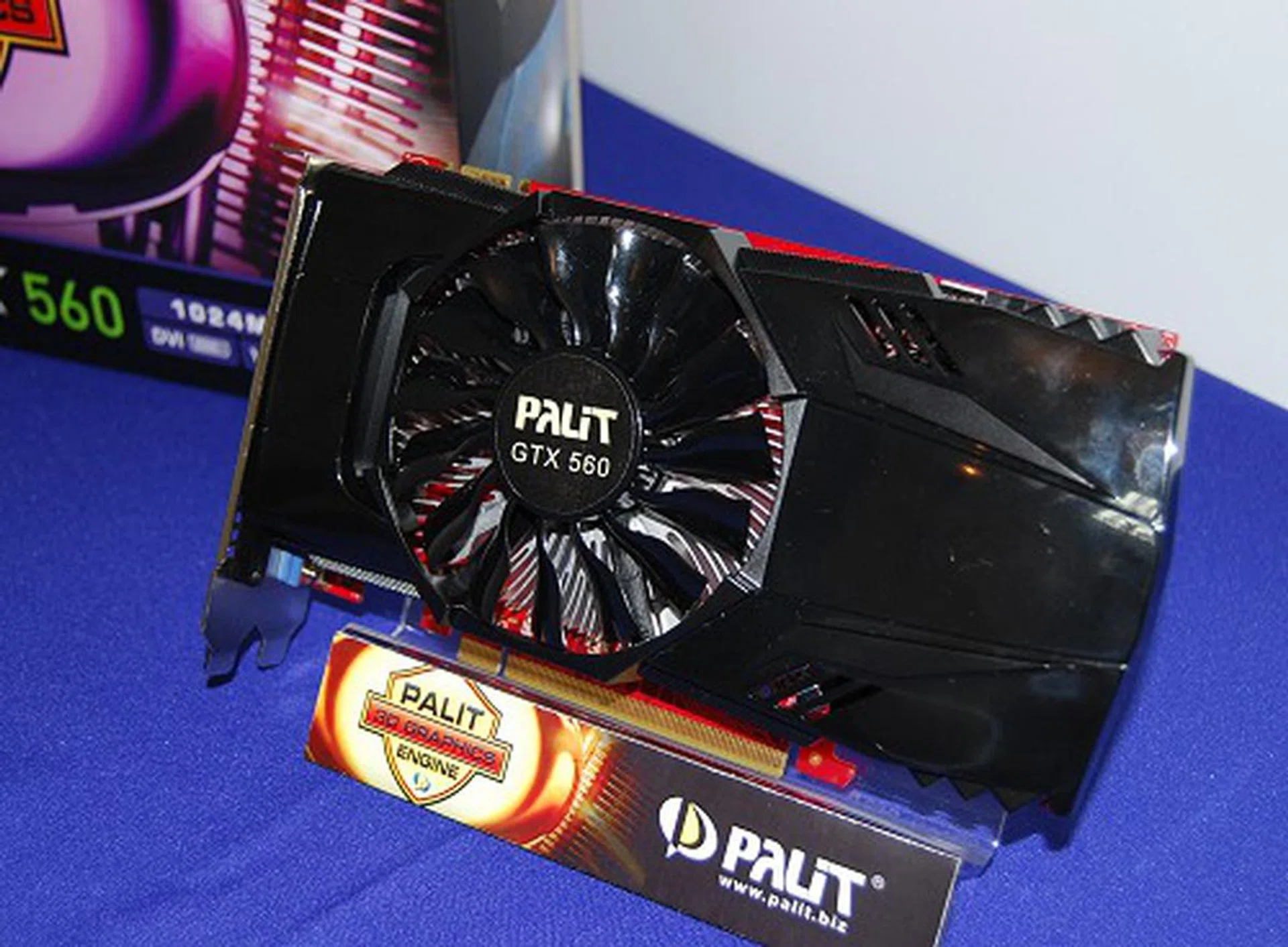Meanwhile, parent company Palit is trying out a brand new turbofan blade with up to 15 blades and a total fan size of 9cm in diameter. Seen here is a GTX 560 card sporting this new cooler, but it's not yet finalized and you might see a more refined edition in retail.