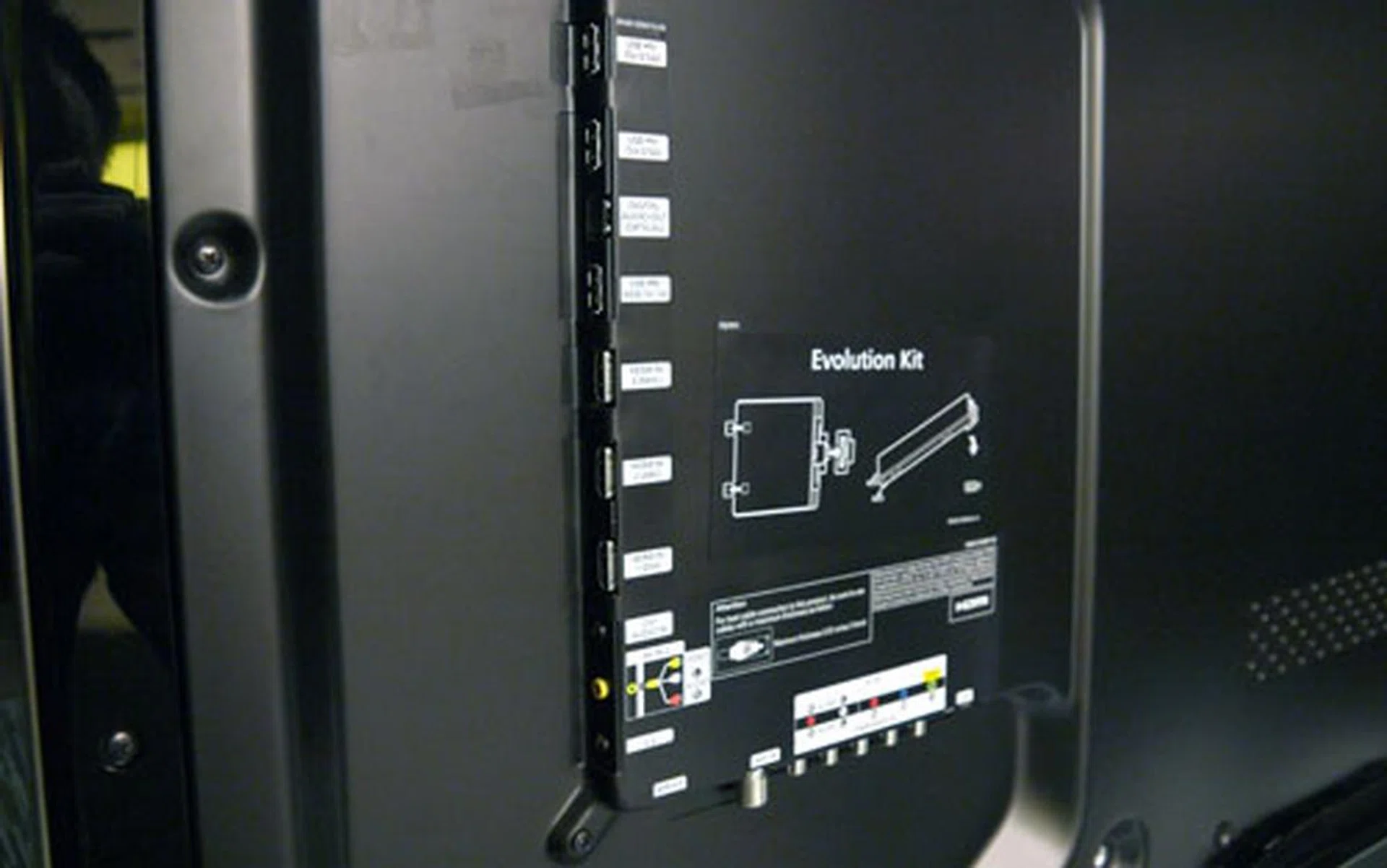 Samsung has covered the 'Evolution Kit' slot with a huge sticker, reason being it won't be ready till next year. Digital HDMI and USB ports are nicely aligned by the side. 