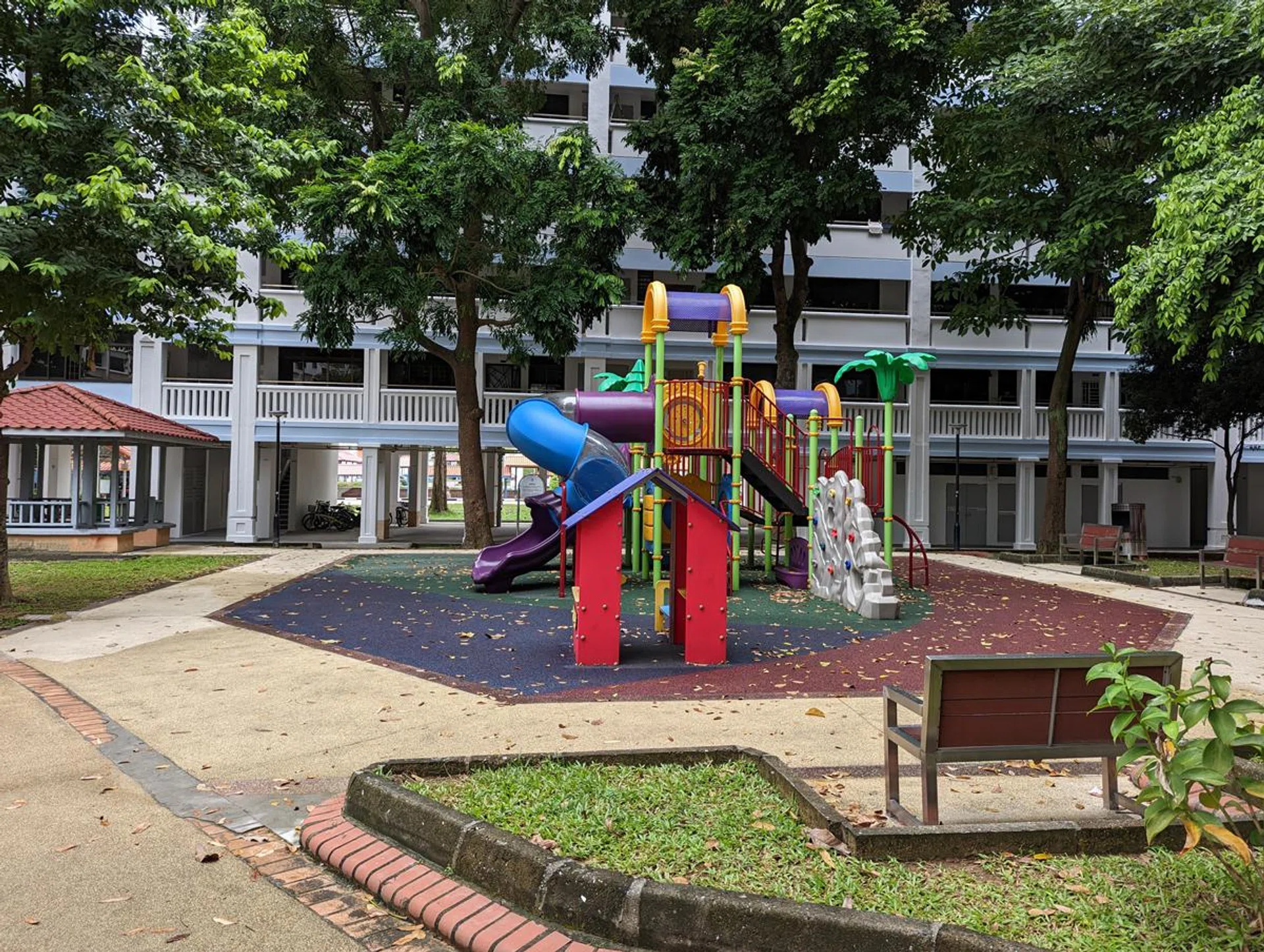 After applying Magic Eraser. Can you notice what's missing here?