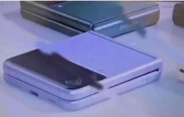 The Samsung Galaxy Z Flip3. <br>Image source: i冰宇宙