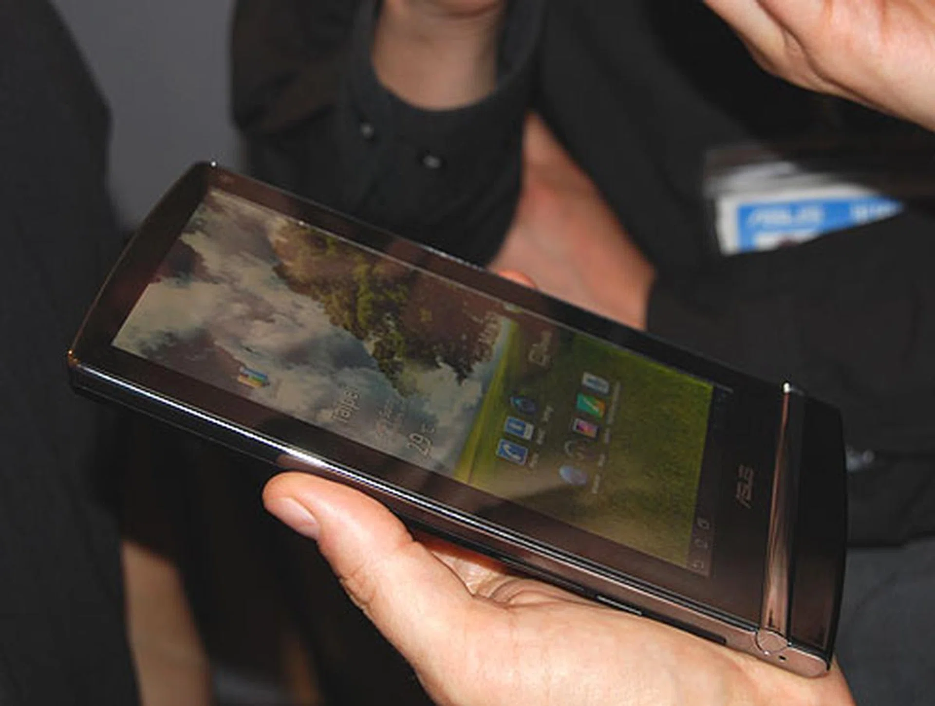 Is the Eee Pad MeMO 3D handy and just right for note-taking? 