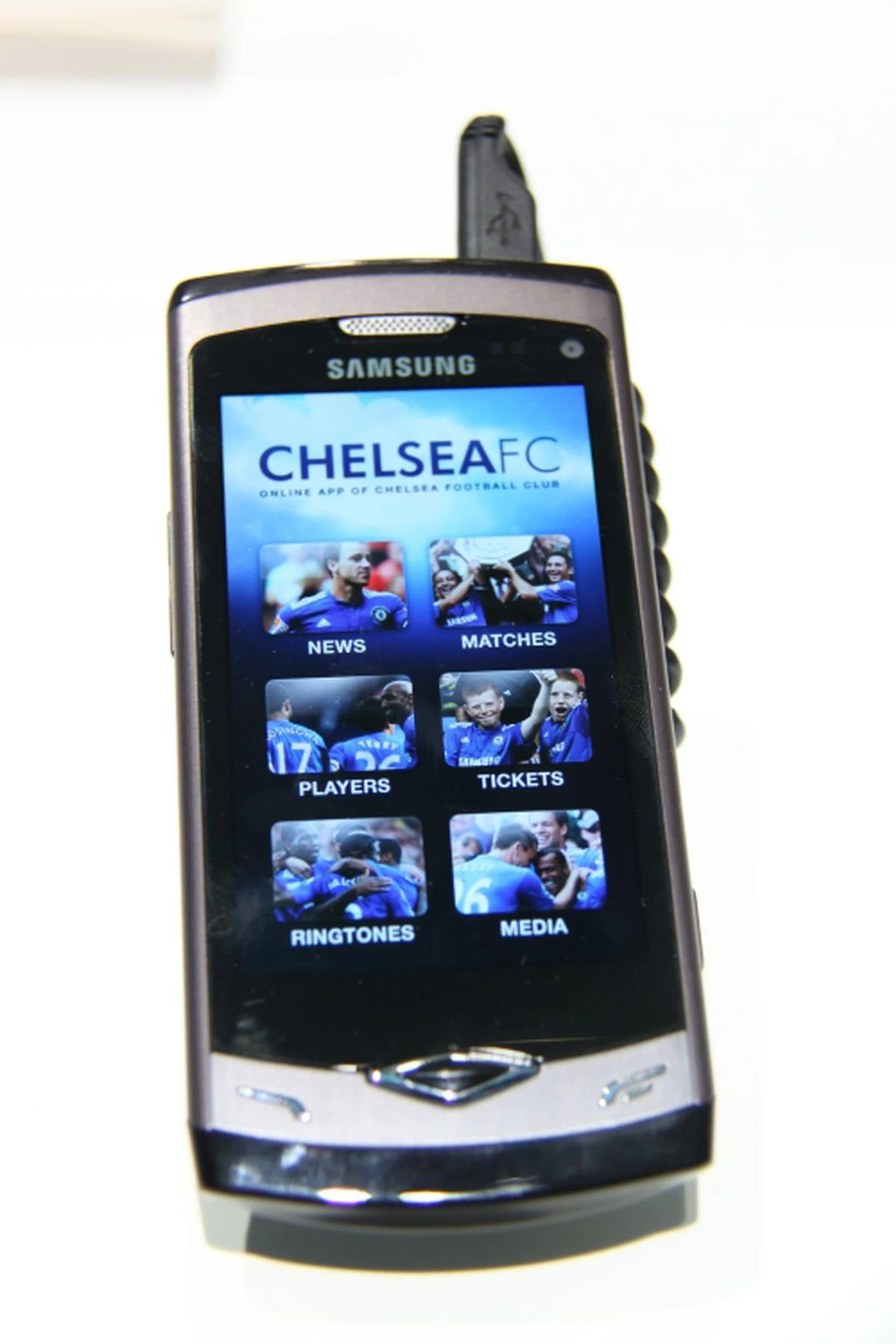 Here's an app from Samsung Apps that probably got some folks excited. The Chelsea FC app utilizes Flash to allow users to watch player profiles, stream videos and buy tickets.