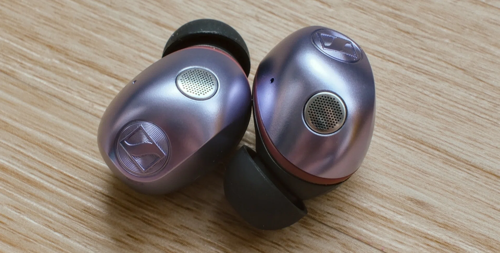 Sennheiser MTW5 earbuds design