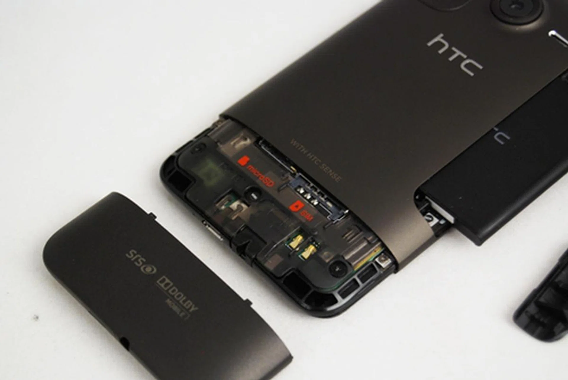 Battery compartment is on the top right, and the other cards are at the bottom. While the battery is tough to get to, there's no real need to fret over it since it's not a shared compartment.