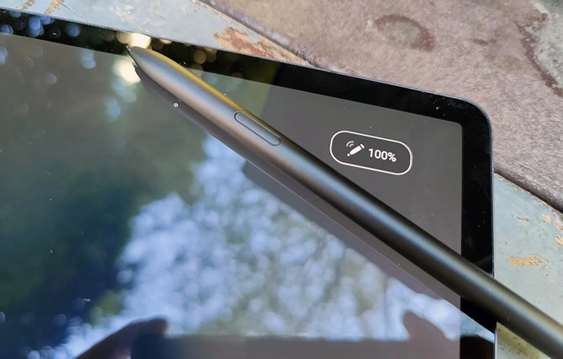 S Pen's remaining battery charge is displayed on the Tab S7+ when you remove it.