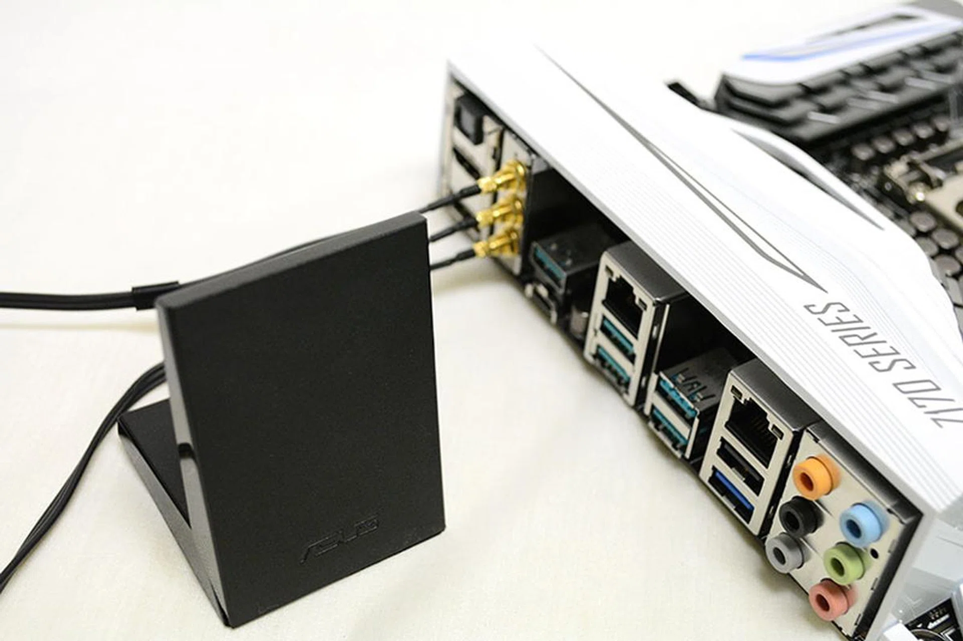 The 3x3 Wi-Fi antenna attaches to the rear I/O panel.
